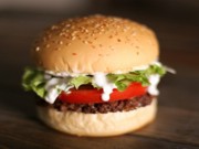 Fast-food vegano: restaurante cria hambúrgueres sem origem animal