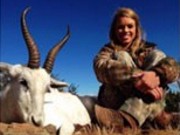 Petição pede para Facebook excluir perfil de caçadora de animais na África
