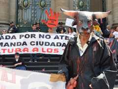 Movimento anti-touradas fecha simbolicamente a Assembleia Legislativa do DF, no México
