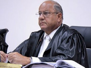 Ex-juiz de MT acusado de promover rinha de galo deve depor nesta quarta