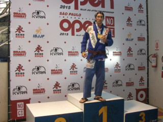 Atleta e educador vegano ganha medalha de ouro em competição de jiu-jítsu em Barueri, SP
