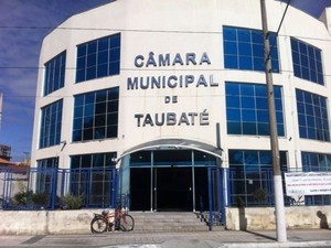 Projeto de lei para proibir carroças gera polêmica em Taubaté, SP