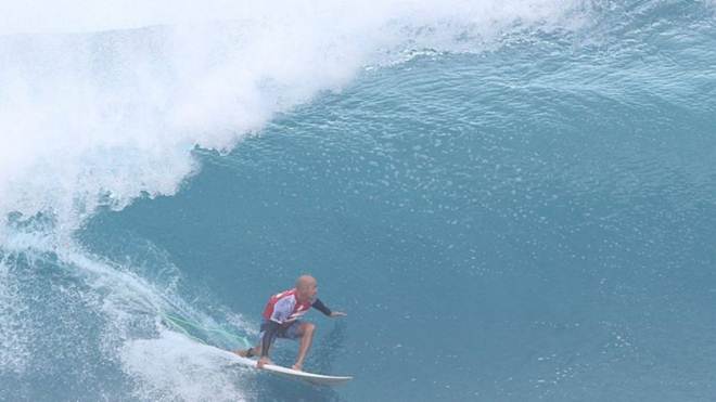 Após nova morte de surfista, Kelly Slater pede ‘abate’ de tubarões em ilha francesa