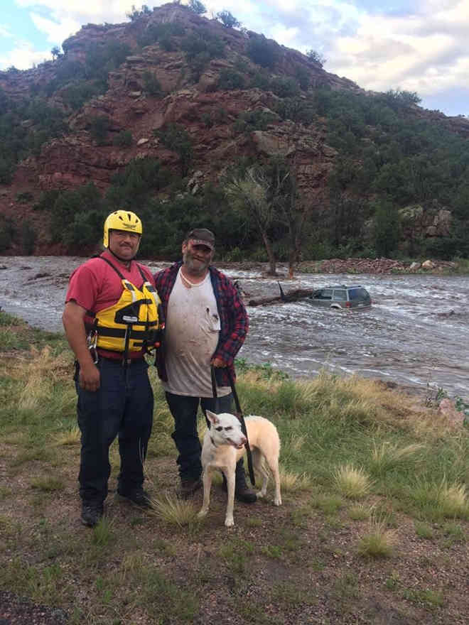 Homem e seu cachorro são resgatados após inundação nos EUA; veja o vídeo
