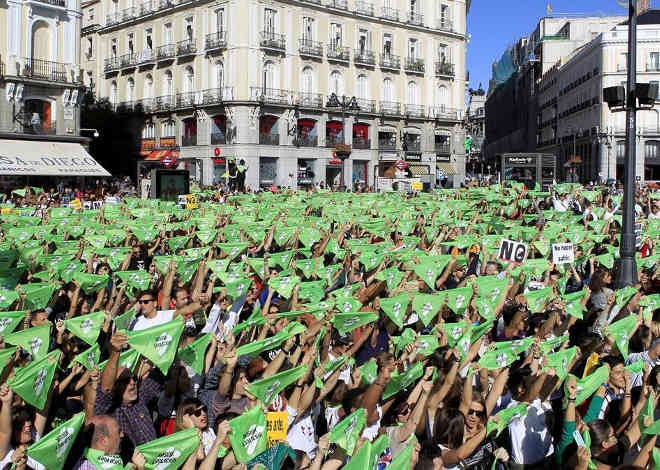 Milhares de pessoas protestaram em Madrid pedindo a proibição de festividades taurinas