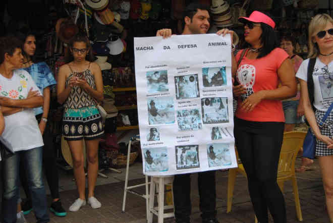 Protetores dos animais fazem marcha em Maceió (AL) e exigem ação do poder público