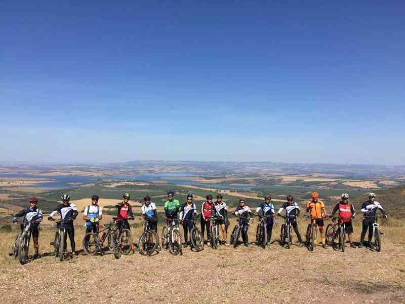 Ciclistas fazem pedal solidário para entidades e animais em Franca, SP