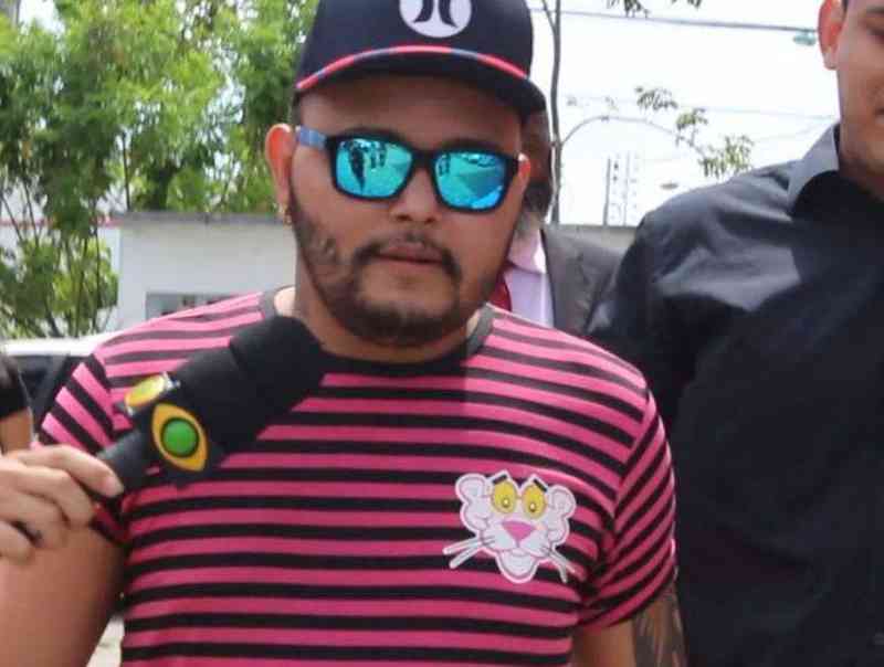 Cantor de forró nega participação em vídeo fazendo sexo com porco, em Manaus
