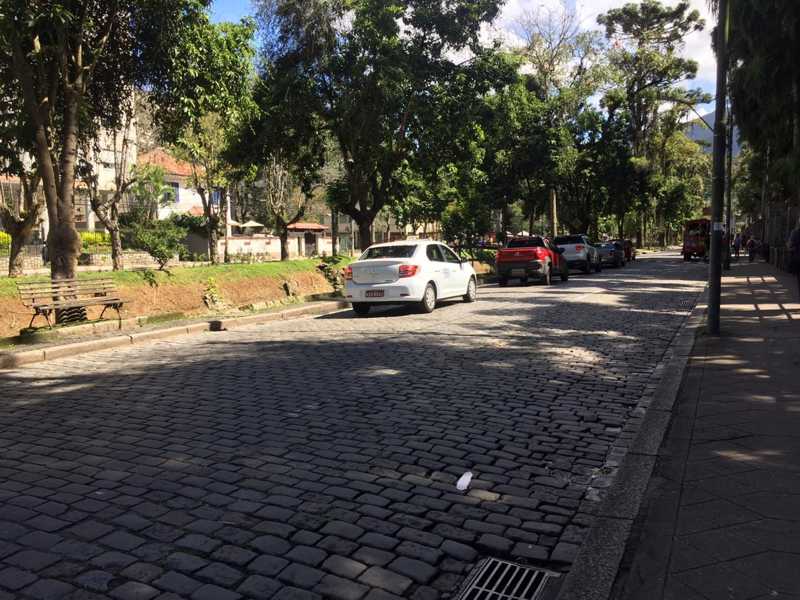 Ponto das charretes em Petrópolis, RJ, amanhece sem os veículos de tração animal após decreto municipal