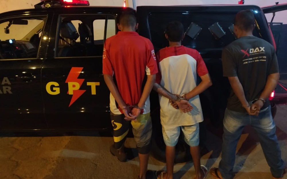 Dois adolescentes e um homem detidos suspeitos de queimar gato — Foto: Divulgação/PM