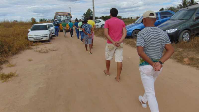 Cerca de 150 pessoas são presas em rinha de galo no oeste da Bahia — Foto: Blogbraga
