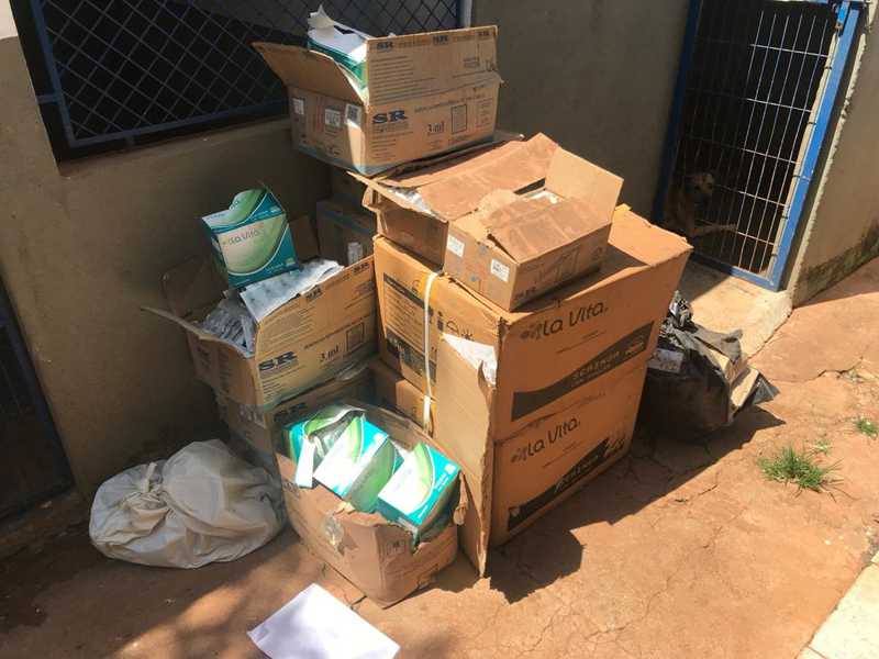 Vereadores pedem investigação sobre materiais para castração vencidos encontrados no Centro de Zoonoses em Uberaba, MG