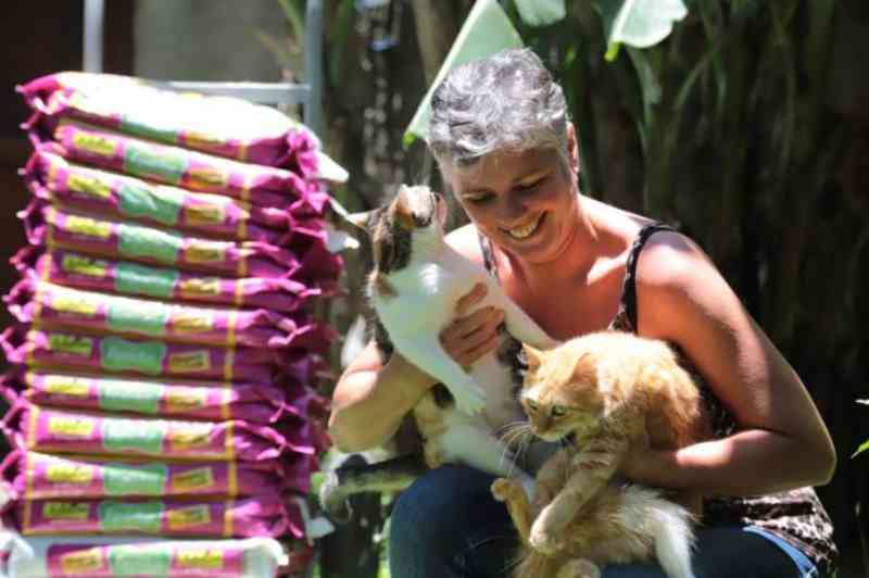 Coordenadoria de Proteção Animal entrega mais de 1.400 kg de ração para animais resgatados das ruas