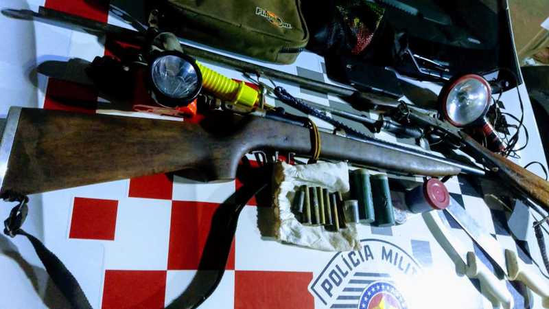 Policiais também apreenderam armas de fogo em Salto Grande — Foto: Polícia Militar/Divulgação
