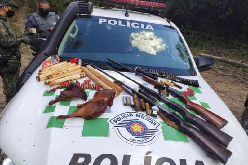Caçadores são presos com armas, munições e animais mortos no Parque Estadual da Serra do Mar, SP