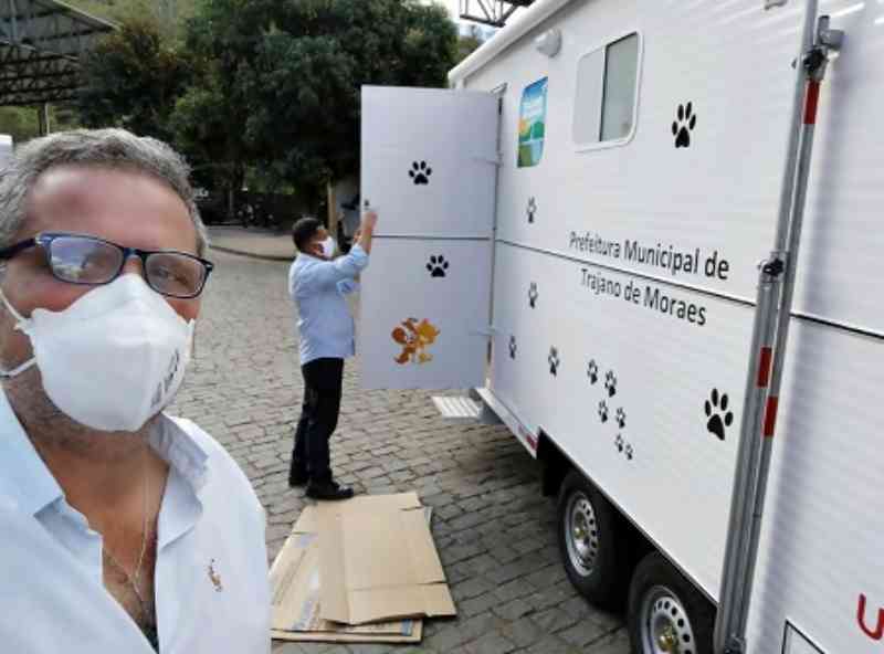 Prefeitura de Trajano Moraes (RJ) adquire castramóvel para o controle da população de cães e gatos