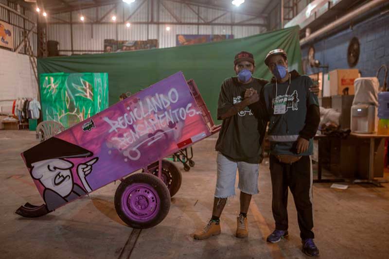 Quirino teve sua carroça reformada em uma das edições do Pimp My Carroça, que aconteceu na sede da ONG, em São Paulo — Foto: Divulgação