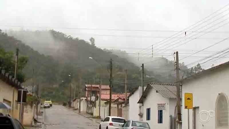 Chuva apagou fogo que devastou Serra do Japi, em Cabreúva (SP) — Foto: Reprodução/TV TEM