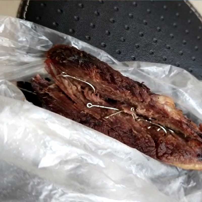 Homem encontra pedaço de carne com anzóis no quintal onde fica cachorra em Mogi Guaçu, SP