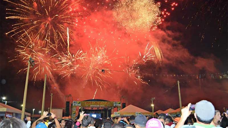 petição on-line pede que festa de réveillon seja com fogos sem efeitos sonoros em Rio Branco — Foto: Caio Fulgêncio/Arquivo g1