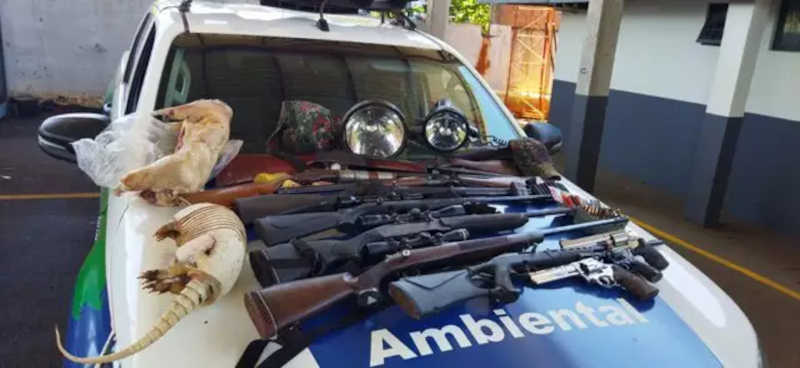 Oito caçadores são presos com 12 armas em acampamento, em MS