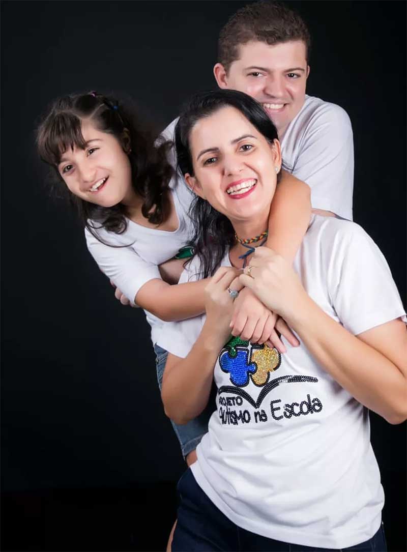Érica com os dois filhos — Foto: Érica Rezende/ Arquivo pessoal