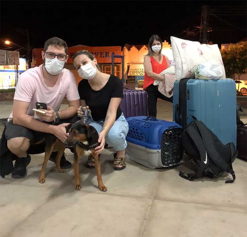 Renan, Graziella e Frederico antes da viagem de volta para Mogi — Foto: Arquivo pessoal/Graziella Santana