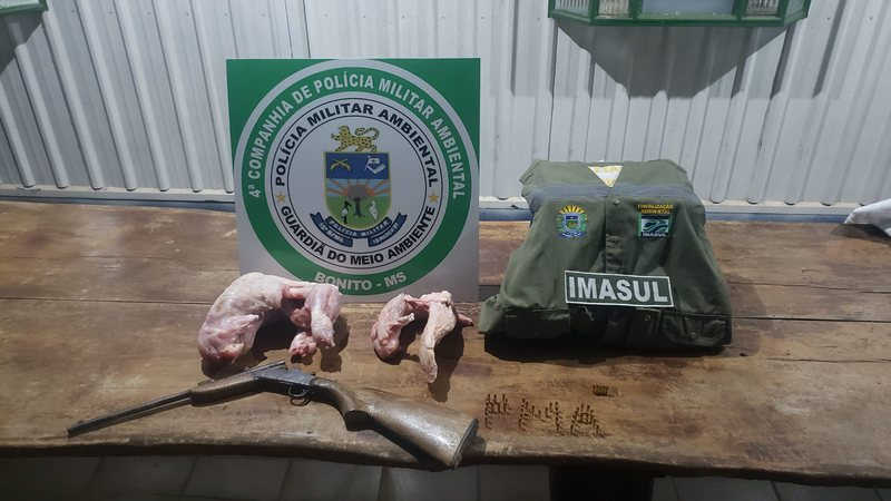 Com 45 munições, caçadores são presos com carne de jacaré em Bonito, MS