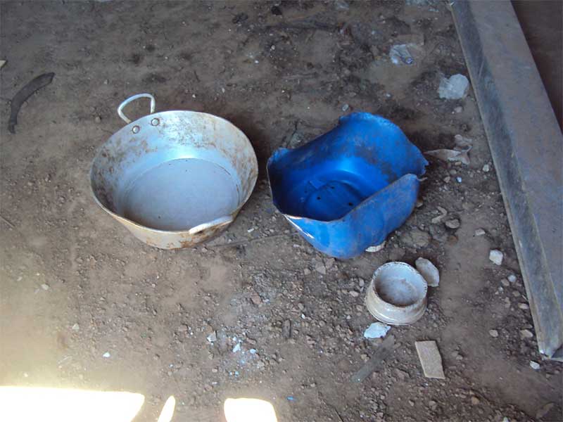 Vasilhames seco, sem mantimentos, indicam que os cães estavam há dias sem alimentos. Foto: Polícia Civil/20ª SDP