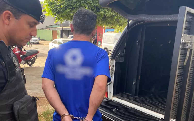 Homem preso suspeito de maus-tratos, em Goiânia — Foto: Divulgação/Amma