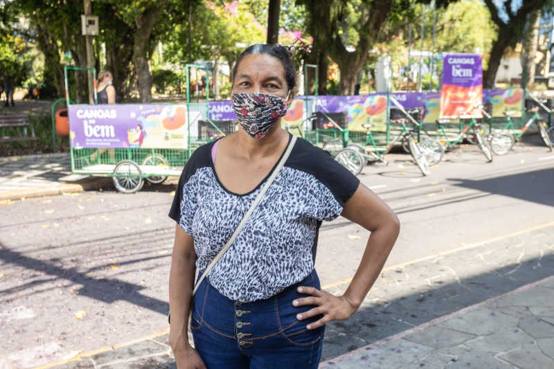 Andréia do Nascimento faz parte do grupo dos primeiros recicladores que receberam o triciclo. (Foto: Gustavo Garbino/Divulgação)