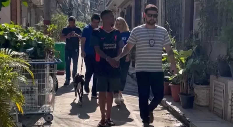 Tutor é preso após cão ser achado morto e outro se alimentando das próprias fezes em casa no Rio