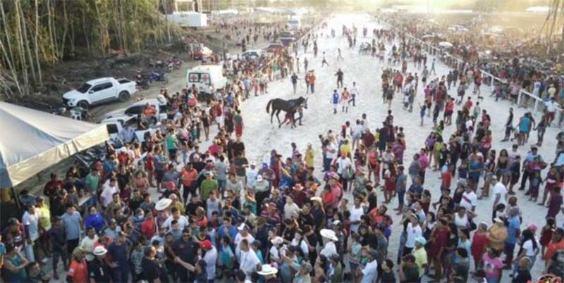 A Prefeitura de São Sebastião do Uatumã promoveu feira agropecuária neste final de semana, onde o cavalo se machucou