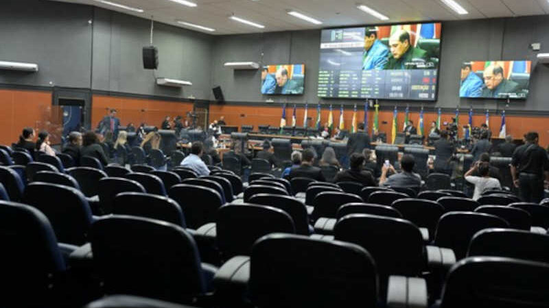 PL que proíbe condenados por crimes contra animais de exercerem funções públicas é aprovado em Roraima