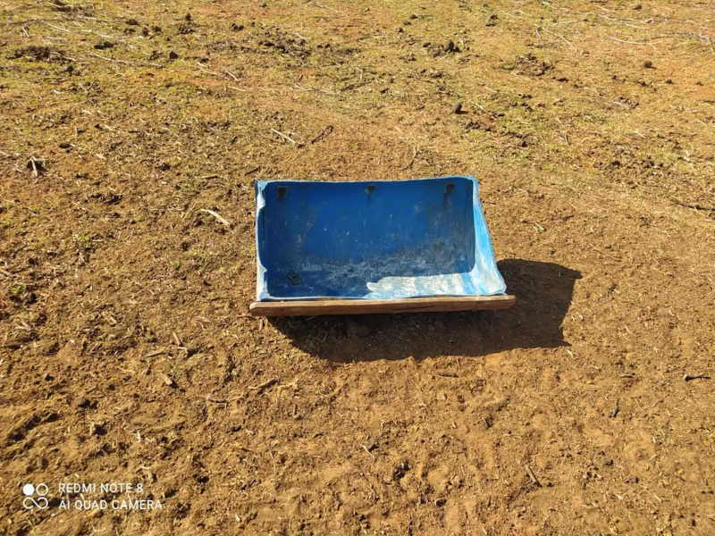 Comedouros vazios foram encontrados em propriedade rural de Rubineia — Foto: Divulgação/Polícia Ambiental