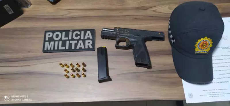 Arma usada pelo homem para atirar na mulher, pois não aceitava o fim do relacionamento (Divulgação/ Polícia Militar)