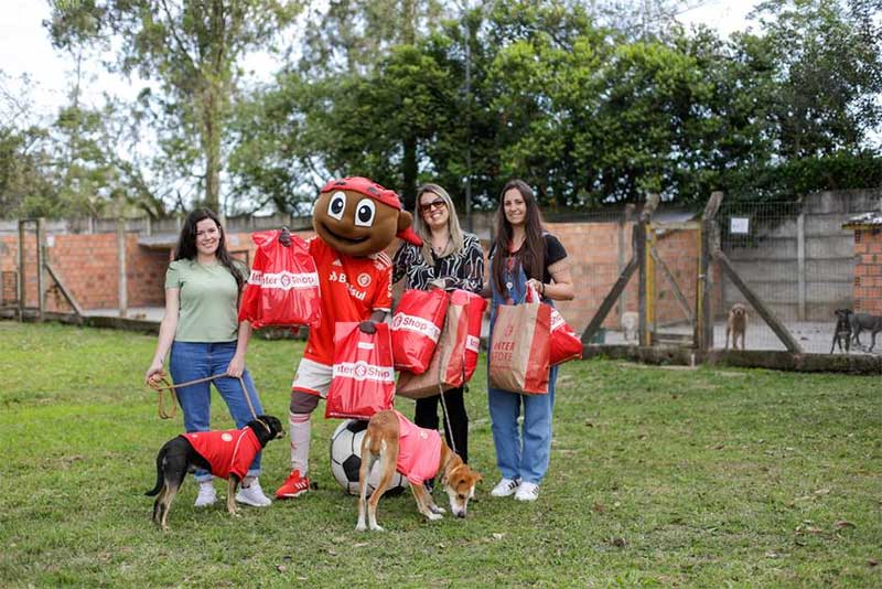 Abrigo de animais da prefeitura de Porto Alegre (RS) recebe doações do Inter