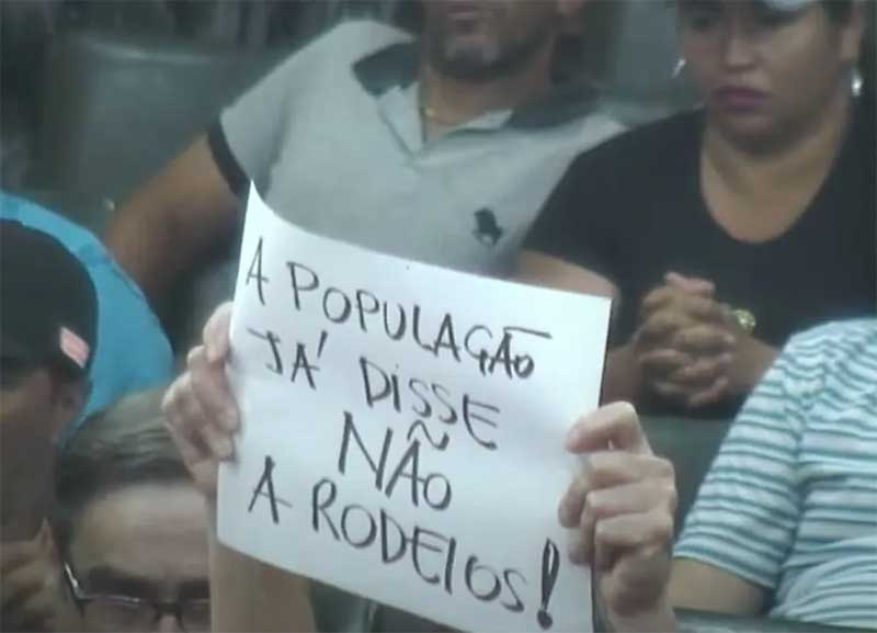 Moradores se manifestam contra rodeios em São Carlos — Foto: Reprodução