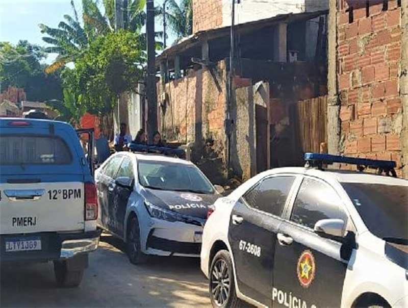 Polícia Civil interdita terreno onde aconteciam rinhas de galo em Maricá, RJ