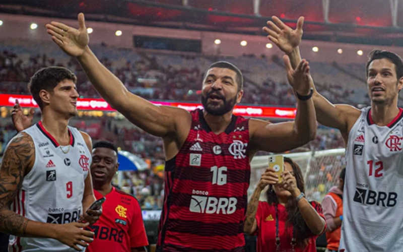 Flamengo realiza ação no basquete para incentivar adoção de animais abandonados
