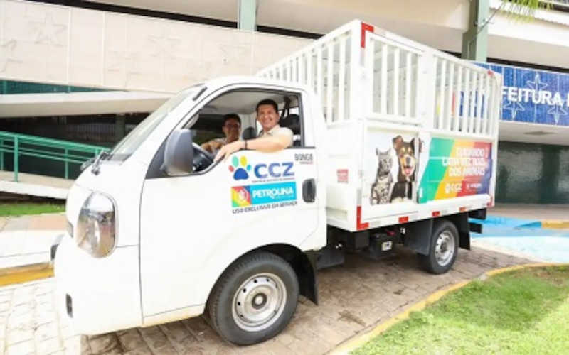 Prefeitura de Petrolina (PE) adquire veículo para a retirada de animais doentes das ruas