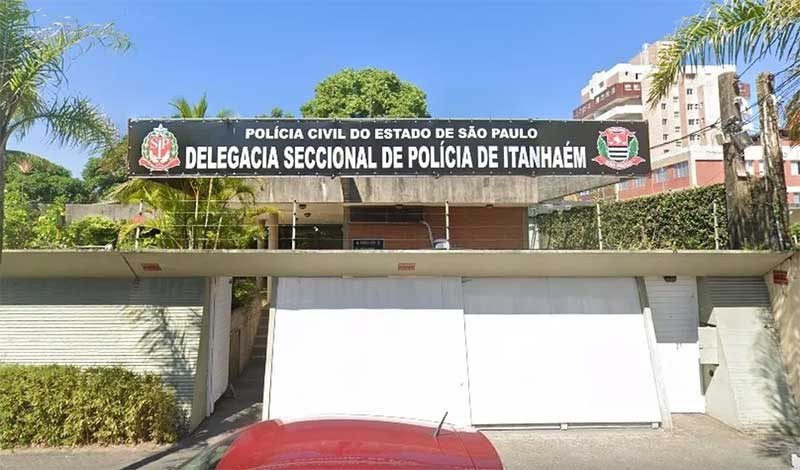 Homem é preso por agredir esposa, enteado e matar cachorro com pisão na cabeça em Itanhaém, SP