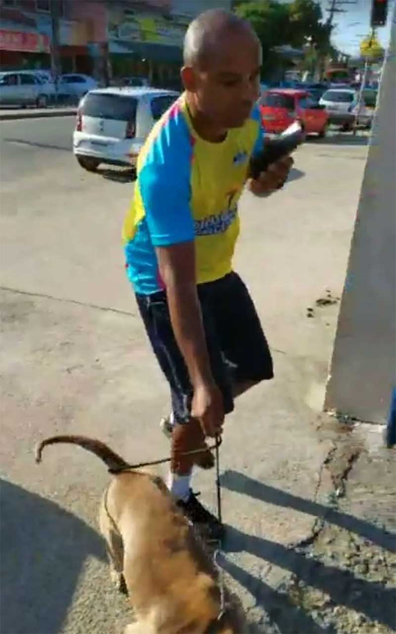 Homem flagrado abandonando cachorro em centro da prefeitura será indiciado por maus-tratos, diz polícia — Foto: Arquivo pessoal