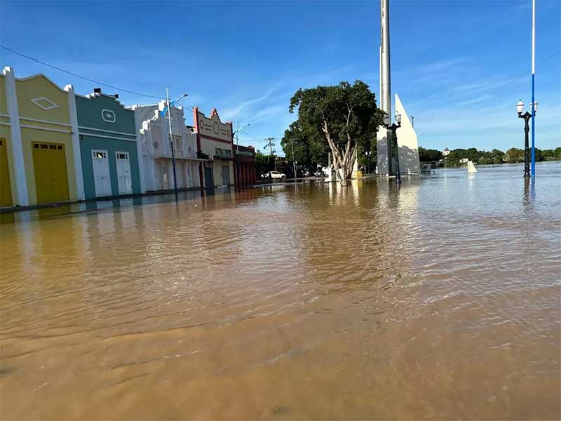 Rio Acre chegou a 17,72 metros neste domingo (2) após ter apresentado sinal de recuo — Foto: Cassius Afonso/Rede Amazônica