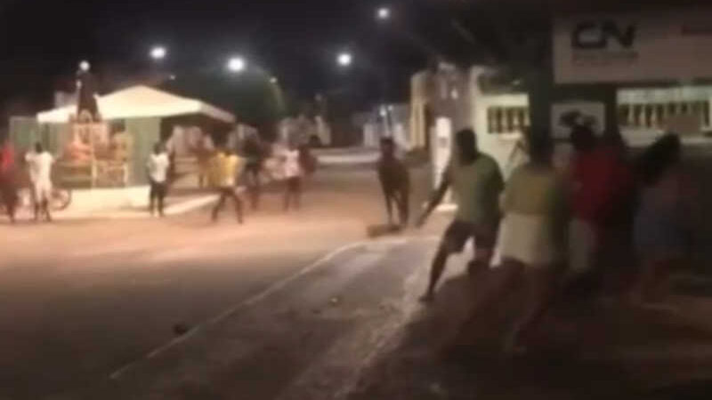 Cavalo é apedrejado durante ‘brincadeira’ no município de Brejo Grande, SE; VÍDEO