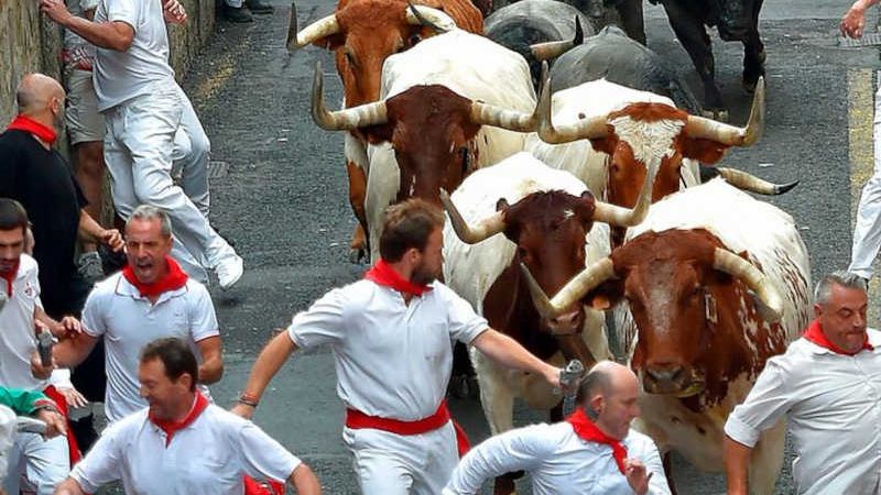 Festival que celebra São Firmino na Espanha: comemoração sangrenta à tauromaquia