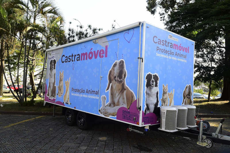 Guarulhos recebe terceiro Castramóvel para cirurgias de esterilização de cães e gatos