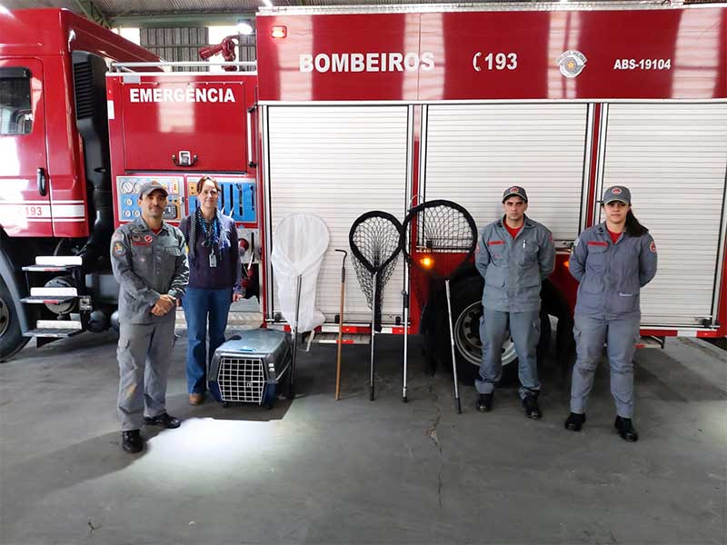 Cooperação. Louveira (SP) entrega equipamentos de resgate de animais silvestres aos Bombeiros