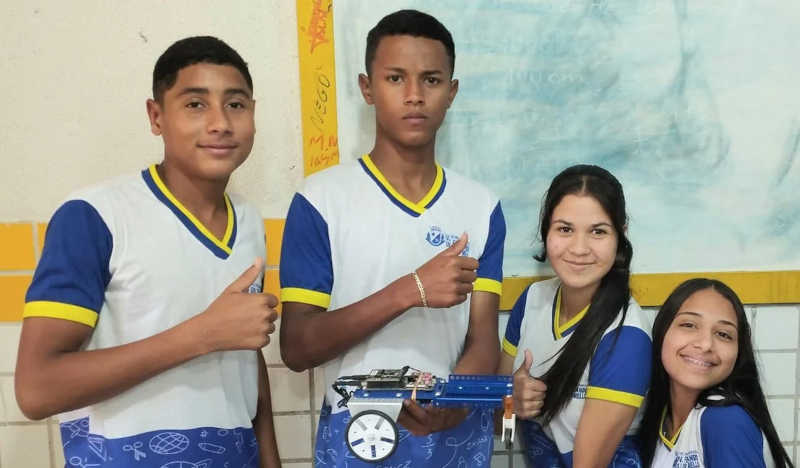 Estudantes de Arapiraca (AL) criam transporte robótico que pode substituir carroças de burro