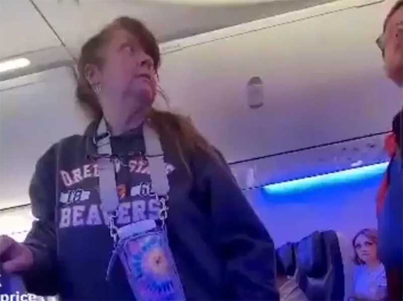 A passageira e dona do pet disse que não voaria mais pela Southwest Airlines — Foto: Tiktok/Sara Price